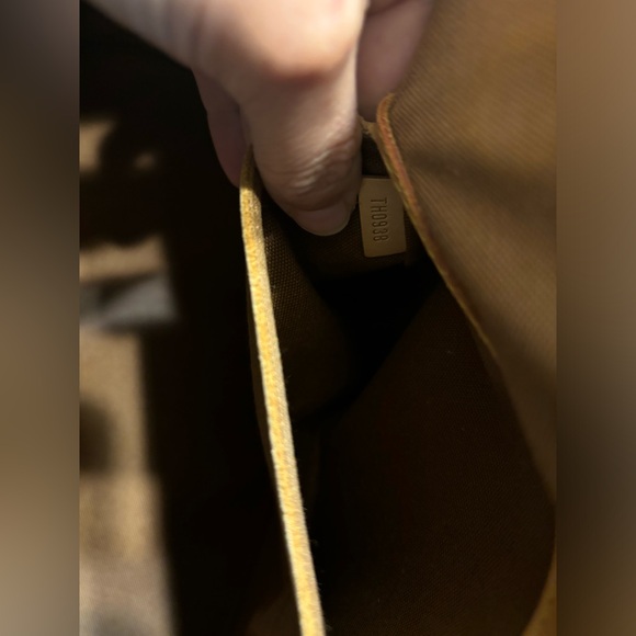 Authentic LOUIS VUITTON Alma Handbag - Picture 17 of 17